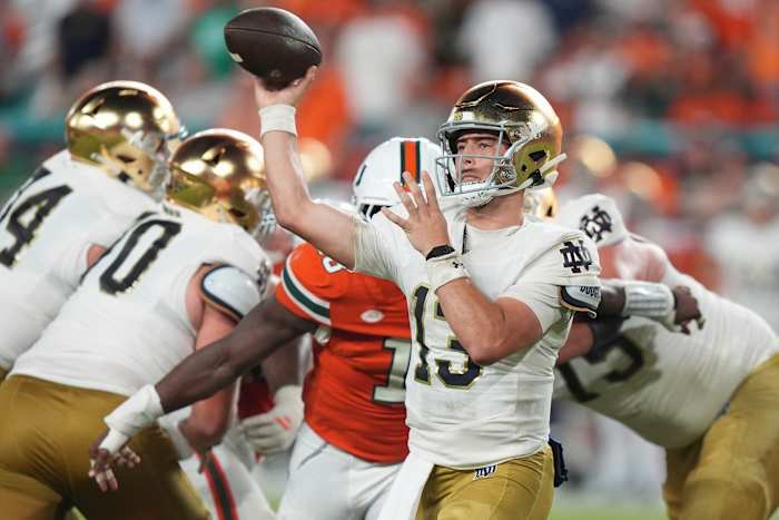 Freeman vertrouwen in de toekomst van QB CJ Carr ondanks het seizoensopeningsverlies van Notre Dame voor Miami