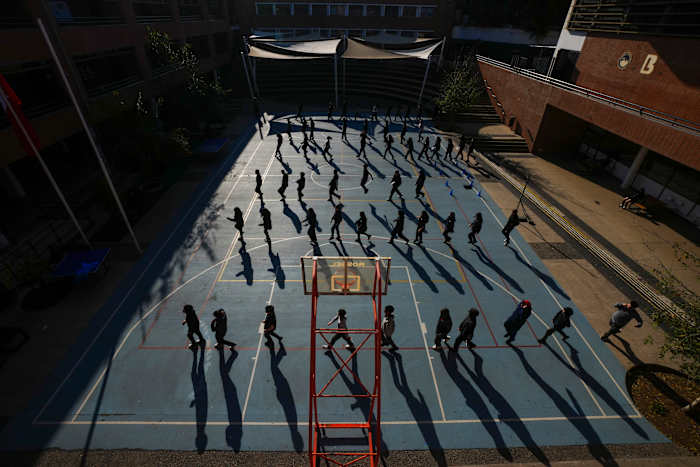 Geen Tiktok, geen Instagram: Chileense school blokkeert telefoons en studenten herontdekken real-world verbindingen