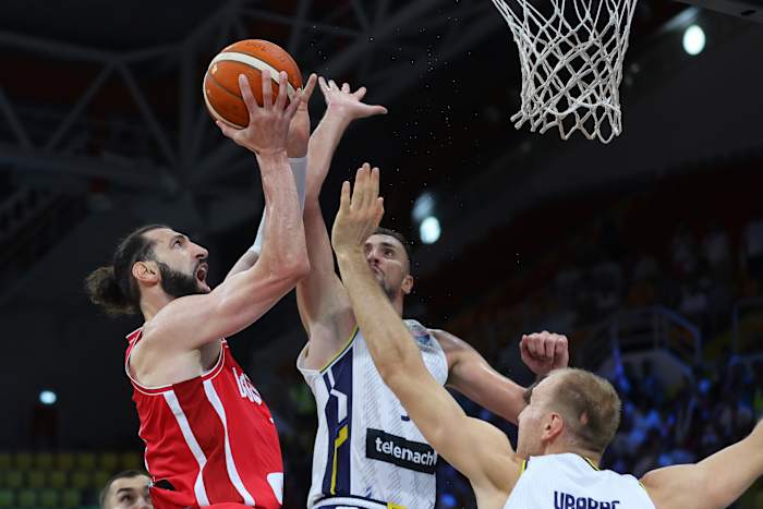 Georgië verbijstert Frankrijk om de kwartfinale van Eurobasket, Slovenië en Polen te bereiken, ook vooruit