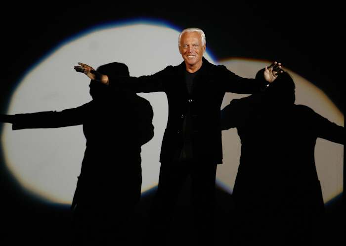 Giorgio Armani, die de krachtige en beroemde van bestuurskamer tot Hollywood kleedde, sterft op 91