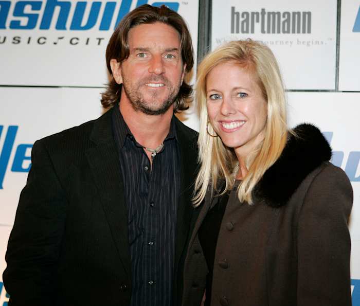 Grammy-winnende songwriter Brett James die samen 'Jezus, Take the Wheel' sterft, sterft in vliegtuigongeluk