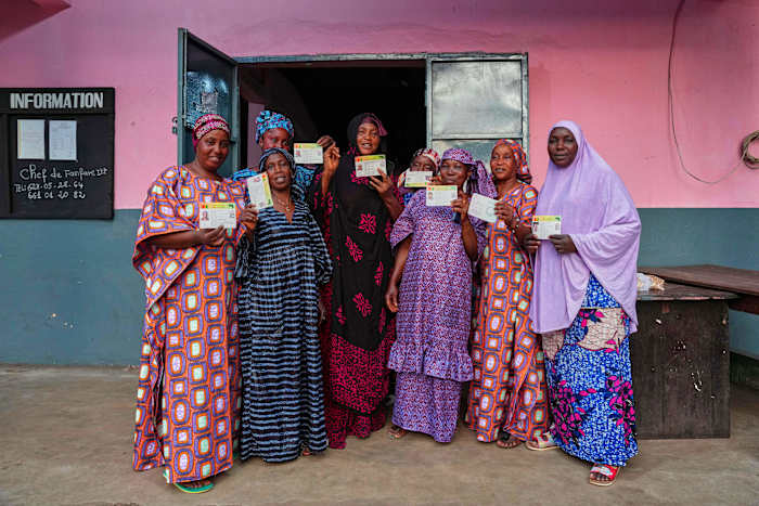 Guinanen stemmen 'ja' in referendum waardoor leider van de junta van het land in staat zou kunnen zijn om president te worden