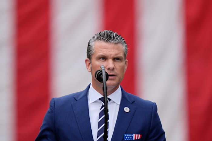 Hegseth zegt dat gewonde knie -soldaten hun eremedailles zullen behouden