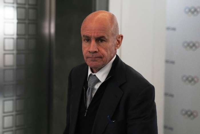 Het bestuursorgaan van het skiën keurt beleid voor het in aanmerking komen voor het in aanmerking komen voor geslacht