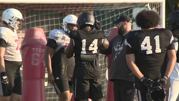 Hoe atletische trainers wetenschap gebruiken om atleten te beschermen tegen de hitte