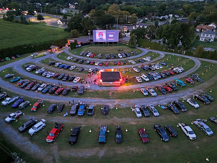 Hoe romantiek en een roadtrip leidden tot de aankoop van 's werelds oudste drive-in theater