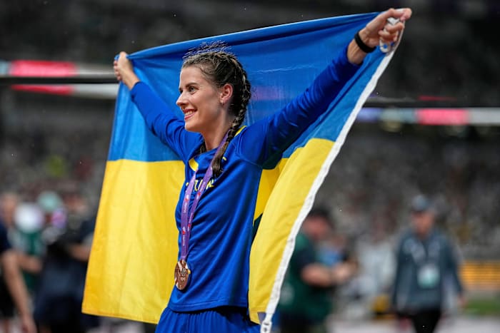 Hoge trui Yaroslava Mahuchikh van Oekraïne noemt zichzelf een 'ambassadeur' voor haar land