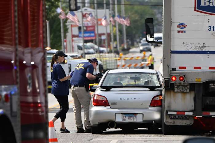 IJsofficier schiet dodelijk verdachte neer nadat hij door de auto in de buurt van Chicago is gesleept, zeggen ambtenaren