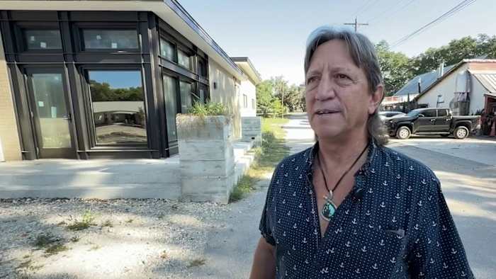 Ingram -kunstenaar gebruikt gemeenschapsverbindingen, sociale media om overlevenden te ondersteunen