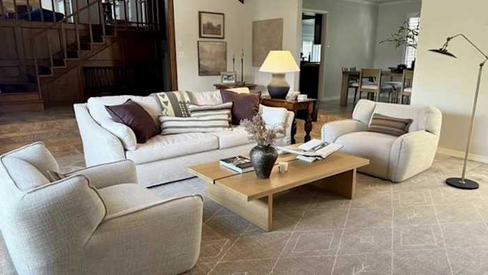 Interieurontwerper herstelt het thuisgevoel voor slachtoffers van Hill Country Flood met meubeldonaties