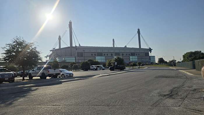 Jaarlijkse 9/11 Memorial Stair klimbewegingen naar Alamodome
