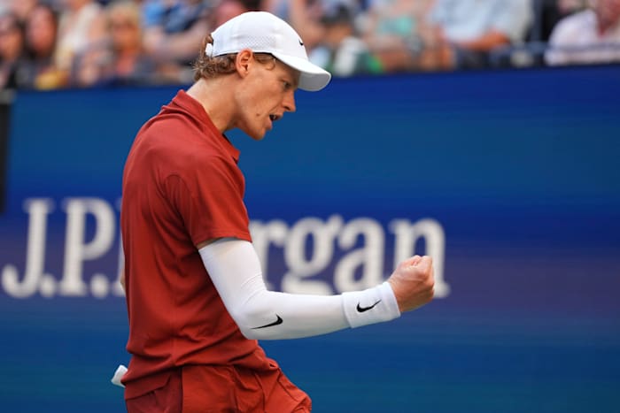 Jannik Sinner laat een set vallen in een US Open -overwinning en herinnert vervolgens mensen eraan dat hij geen machine is