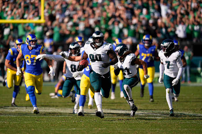 Jordan Davis Seals Eagles '33-26 spannende overwinning op Rams met Philly's 2e geblokkeerde FG van 4e kwartaal