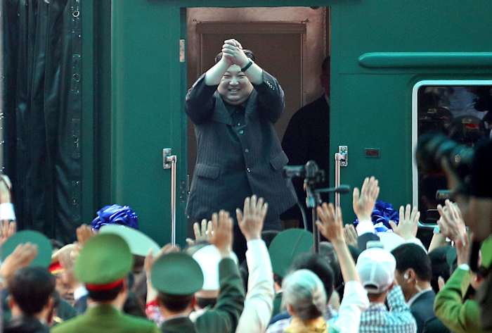 Kim Jong Un in Noord -Korea arriveert in Beijing voor militaire parade naast Poetin en XI