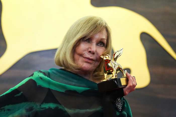Kim Novak's emotionele terugkeer naar de schijnwerpers op het Filmfestival van Venice