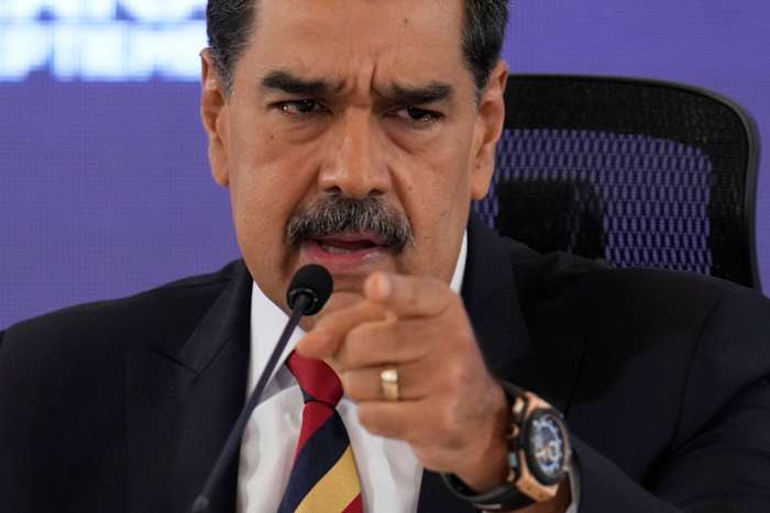 Maduro belooft een 'Republiek in wapens' te verklaren als de Amerikaanse troepen in de Caribische aanval Venezuela
