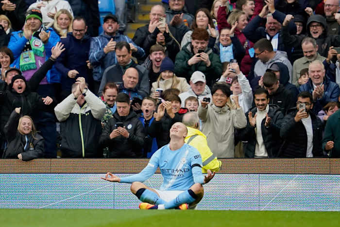 Man City vernedert Man United met 3-0 in de Premier League, Liverpool weer bovenop