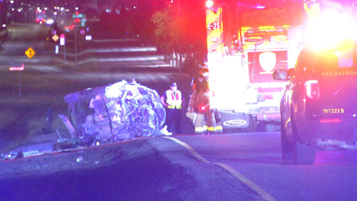 Man in kritieke toestand na crash met twee voertuigen aan de zuidwestkant, zegt SAPD