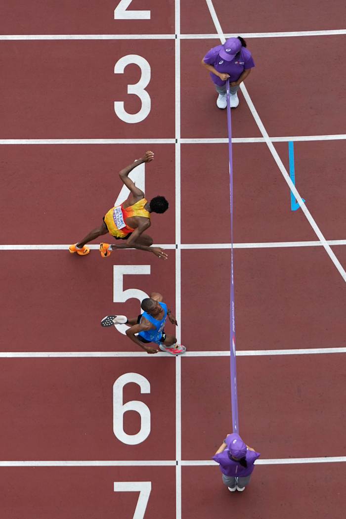 Marathon at Worlds neemt rare wendingen: een valse start, een bijna verkeerde beurt en, eindelijk, een fotoafwerking