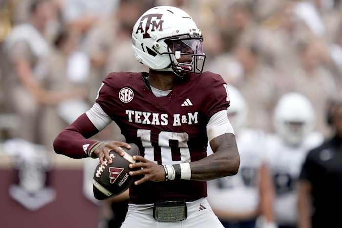 Marcel Reed's vier touchdowns leiden Texas A&M naar 44-22 overwinning op Utah State