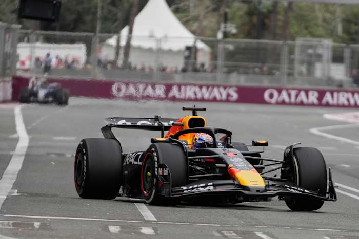 Max Verstappen wint Azerbeidzjan GP van F1 nadat Oscar Piastri crasht op ronde 1