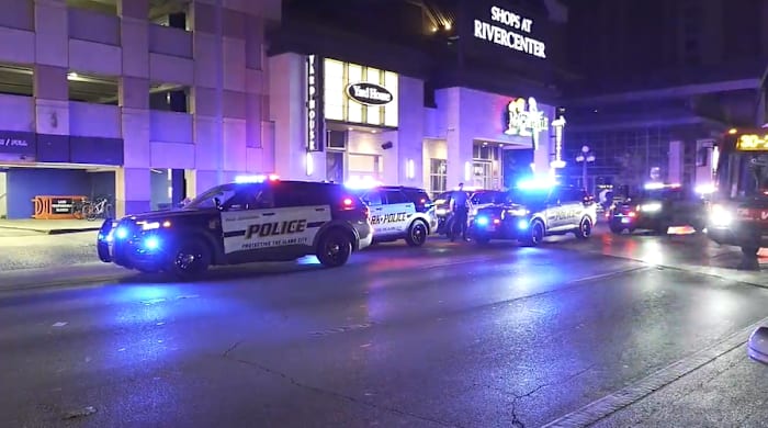 Meerdere vastgehouden na 1 gedood, 2 gewond bij het fotograferen op de parkeergarage in het centrum, zegt SAPD