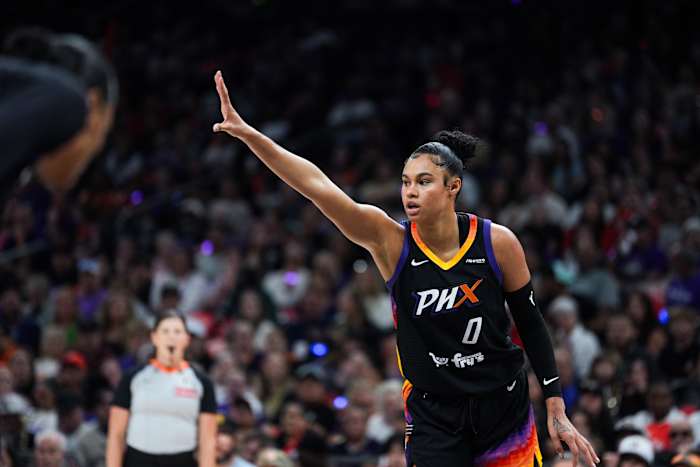 Mercurius overwonnen 13-punts tekort in het 4e kwartaal, versloeg Lynx 86-81 om door te gaan naar WNBA Finals