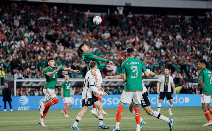 Mexico, Paraguay nationale voetbalteams om het op te nemen bij de Alamodome