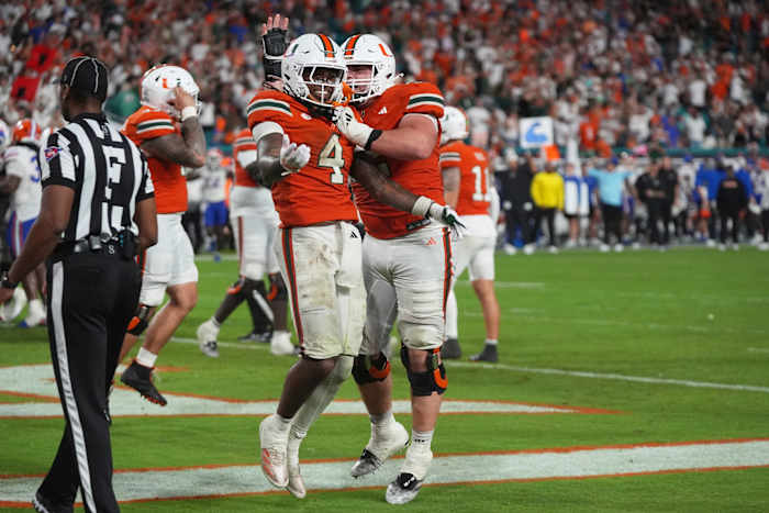 Miami springt naar nummer 2 achter Ohio State in AP Top 25, Oklahoma in Top 10