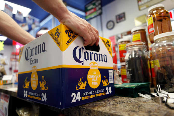 Modelo Seller Constellation Brands verlaagt de verkoopprognose, omdat Amerikaanse consumenten minder bier kopen