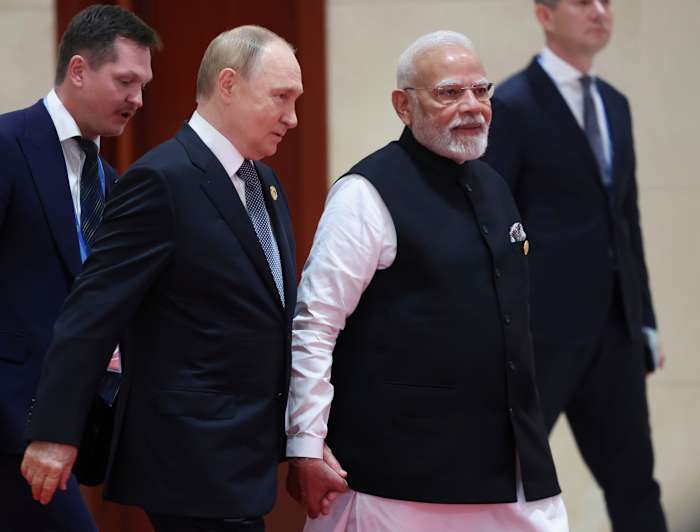 Modi en Poetin ontmoeten elkaar op Summit -zijlijn, terwijl India geconfronteerd wordt met een steile Amerikaanse tarief voor de import van Russische olie