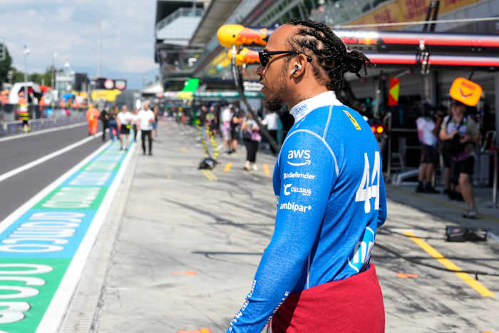 Monza maakt zich op voor Hamilton in Ferrari Red bij de Italiaanse huisarts