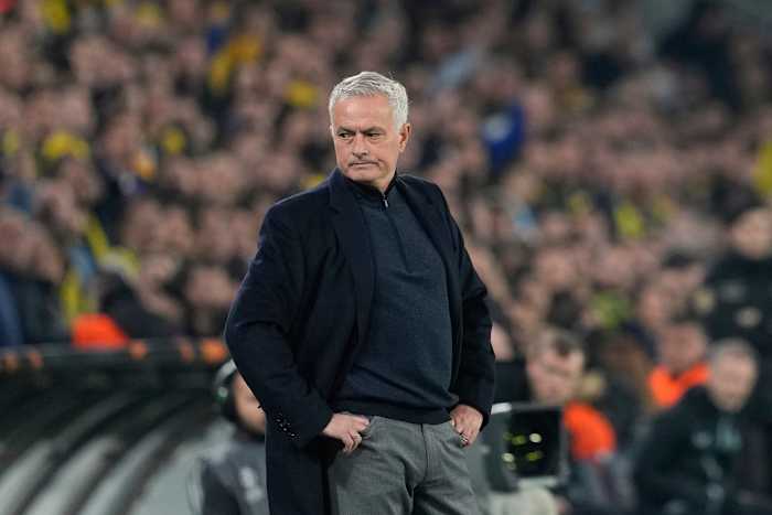 Mourinho bevestigt dat Benfica contact heeft opgenomen over het coachen van vacature na het schieten van Lage
