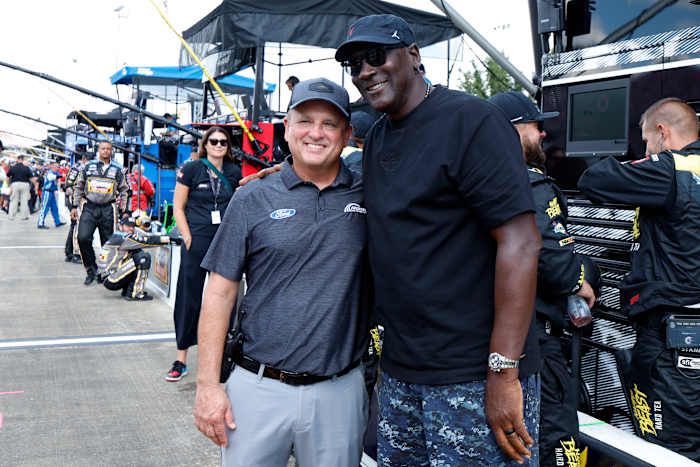 NASCAR belooft charters niet opnieuw te distribueren te midden van het verhitte antitrustpak met het team van Michael Jordan