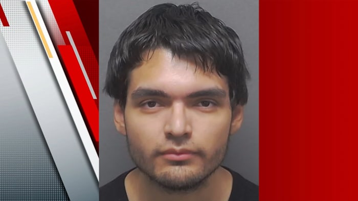 Now-Former Sheriff's plaatsvervangend gearresteerd voor het roken van marihuana vape pen in personeel badkamer, zegt BCSO