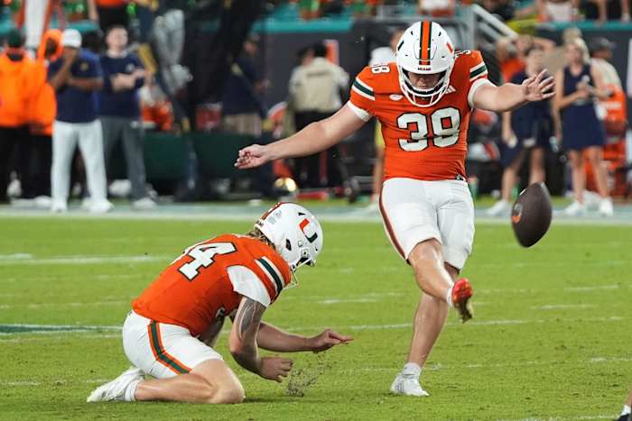 Nr. 10 Miami Digs in Late, Tops No. 6 Notre Dame 27-24 in een thriller