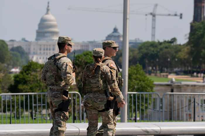 Officieren van justitie hebben al bijna een dozijn zaken laten vallen van Trump's DC -misdaadstoot, zegt Judge