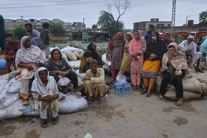 Pakistan gebruikt drones om redders te helpen duizenden te evacueren als overstromingen Punjab verwoesten