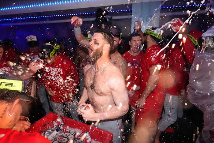 Phillies Clinch 2nd Straight NL East-titel met 6-5 overwinning op Dodgers in 10 innings