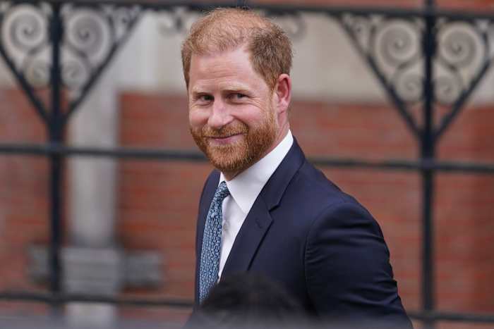 Prins Harry bezoekt UK en voedt speculatie over ontmoeting met King als relaties lijken te ontdooien