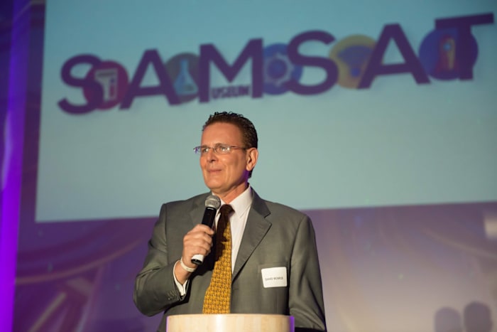 Productieve uitvinder David Monroe sterft nadat de straalmotor op hem valt bij Boeing Center Loading Dock