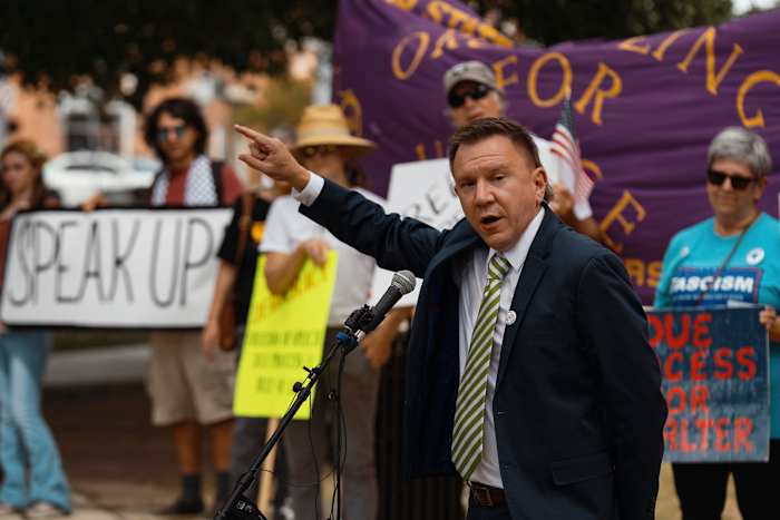 Professor van de Texas State University hersteld door de rechtbank nadat hij was ontslagen wegens "aanzetten tot geweld"