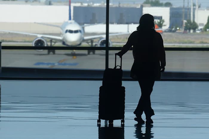 Reizigers die last hebben van de vervuiling van hun vlucht kan betalen om het elders te verminderen. Werken offsets?