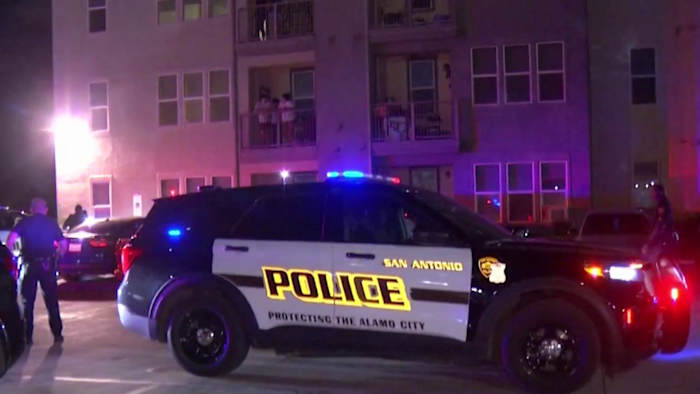 Rubricatie werd schieten op het appartement van de westkant, laat 1 gewond, zegt SAPD