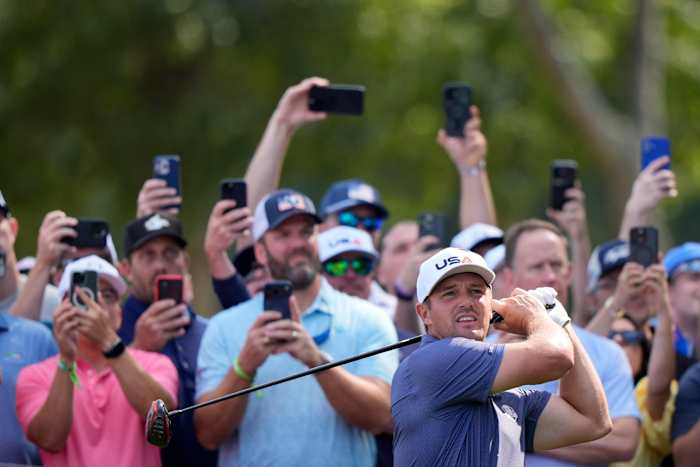 Ryder Cup begint met een knal: Bryson DeChambeau in de openingsgroep met vurige Jon Rahm
