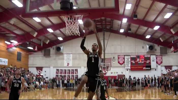 San Antonio Spurs Surprise Ingram, Hunt -studenten tijdens het Texas Hill Country bezoek