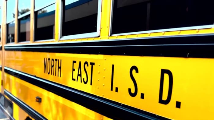 San Antonio moeder die zich bezighoudt met Neisd's hand-, voet- en mondziektebeleid