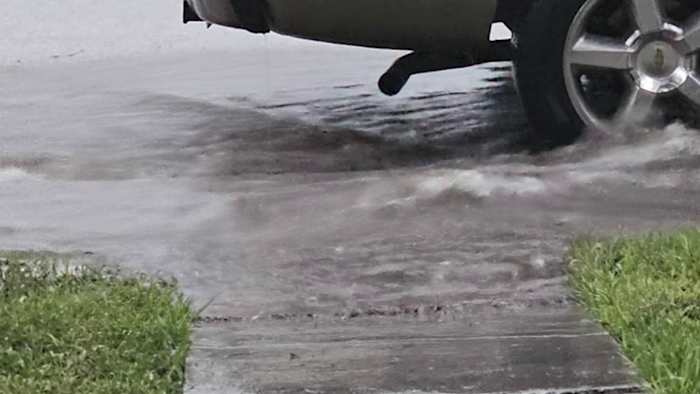 San Antonio's overstromingsgevoelige gebieden die worden beoordeeld, terwijl bewoners van de zuidoostkant op zoek zijn naar hulp