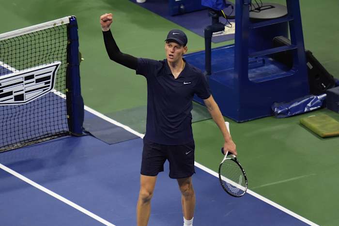 Sinner verslaat Auger-Aliass Time bij de US Open en staat tegenover Alcaraz voor een 3e Grand Slam-finale op rij