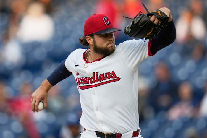 Slade Cecconi verliest geen bod in de 8e, bewakers Rout Royals 10-2, blijf in het dik van Al Wild Card Race